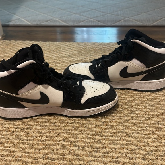 Brand new shiny black air jordan 1s - Picture 3 of 3
